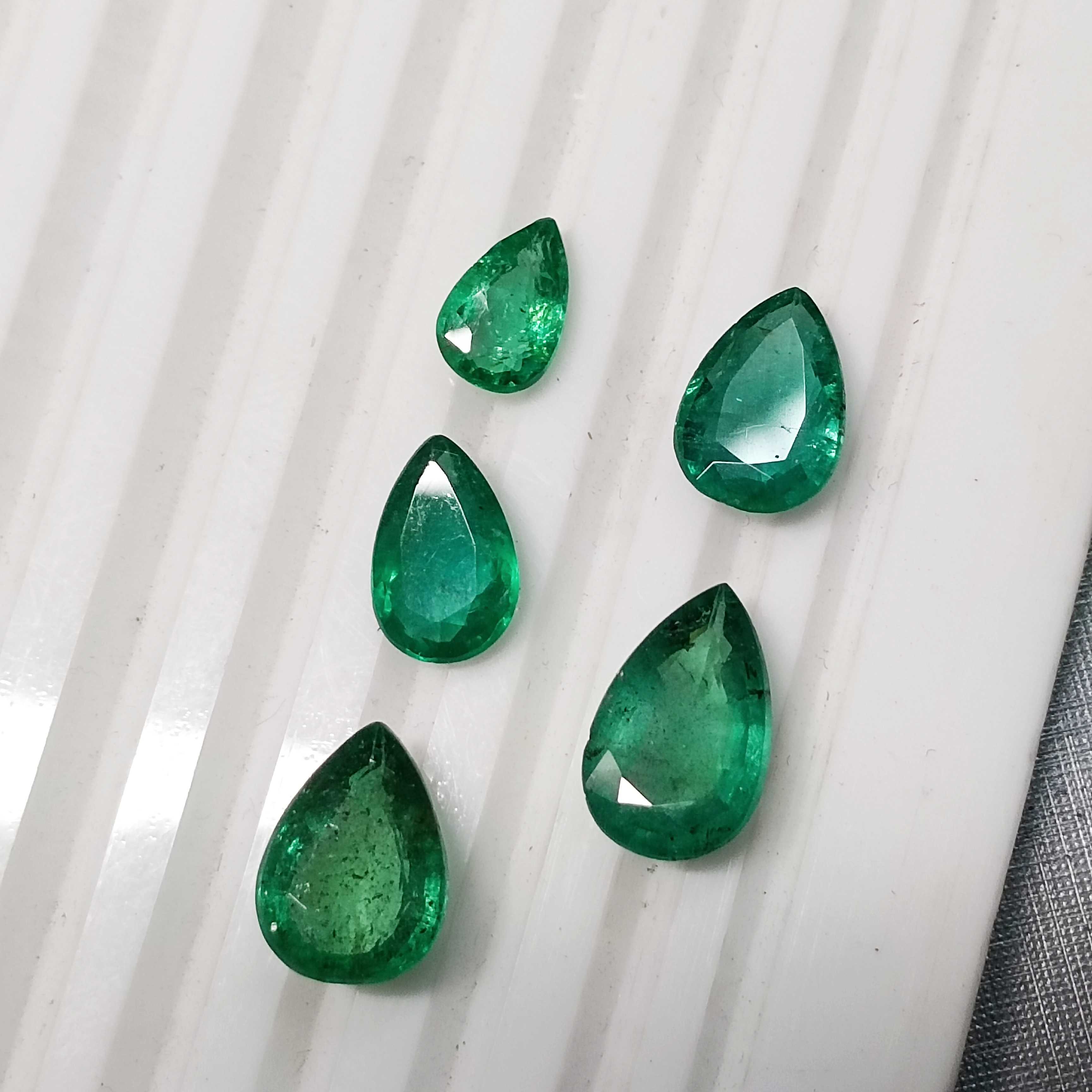 11.15ct 5pcs medium to deep green pear shape emeralds